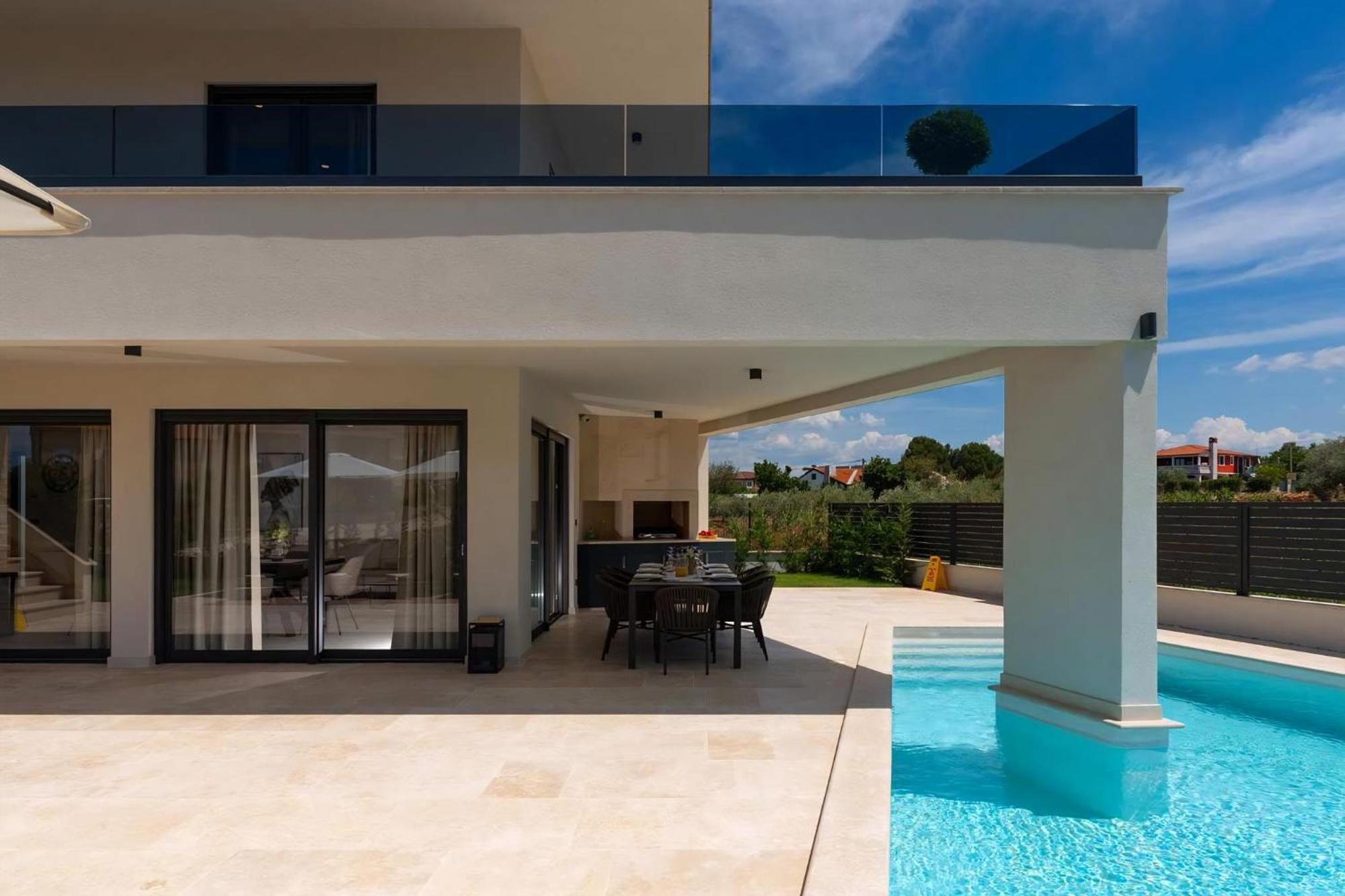 Luxurioese Villa Perla Mit Pool Und Jacuzzi Porec Exterior photo