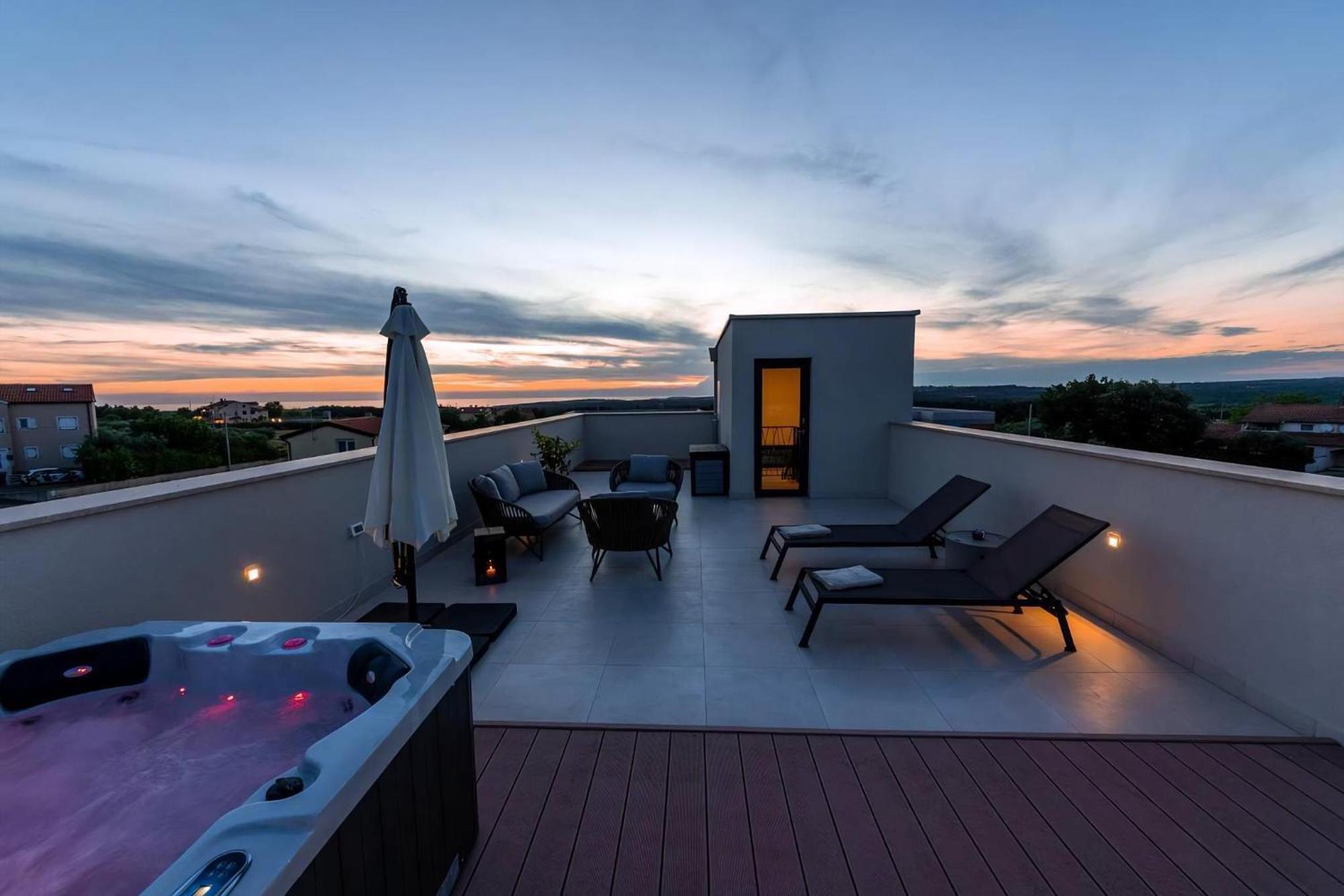Luxurioese Villa Perla Mit Pool Und Jacuzzi Porec Exterior photo