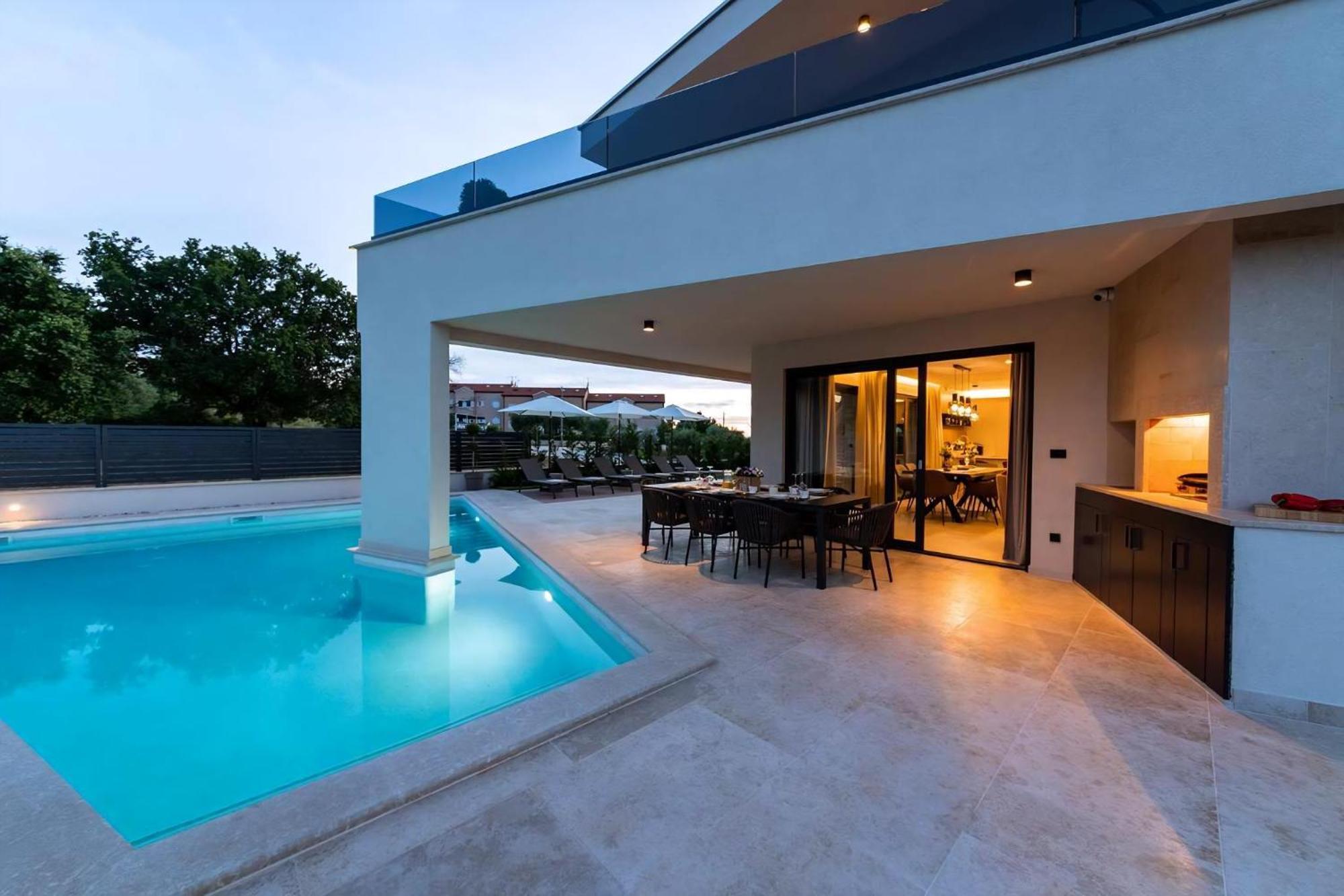 Luxurioese Villa Perla Mit Pool Und Jacuzzi Porec Exterior photo